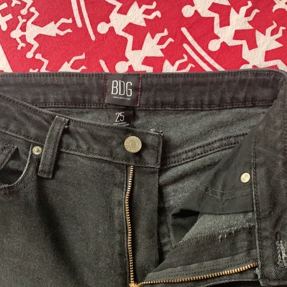 BDG Ultra Wide Leg High Rise Cropped Jeans SIZE 25 Black Raw Edge Sz 2 - Picture 5 of 9